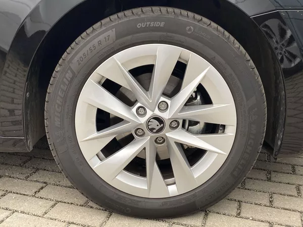 Škoda Octavia 1.5 TSI Selection - foto 27