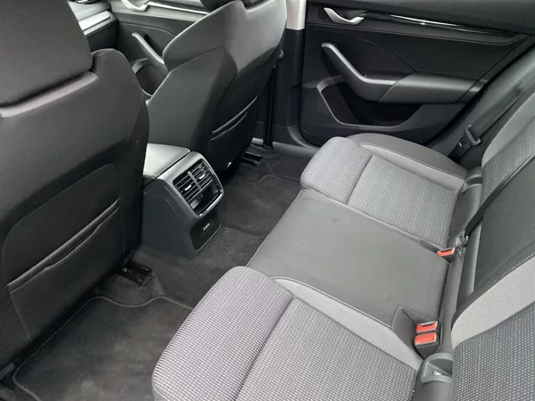 Škoda Octavia 1.5 TSI Selection - foto 9
