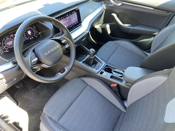 Škoda Octavia 1.5 TSI Selection - foto 8