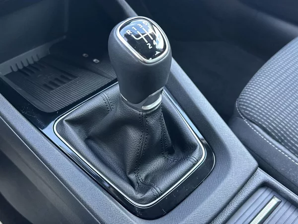 Škoda Octavia 1.5 TSI Selection - foto 15