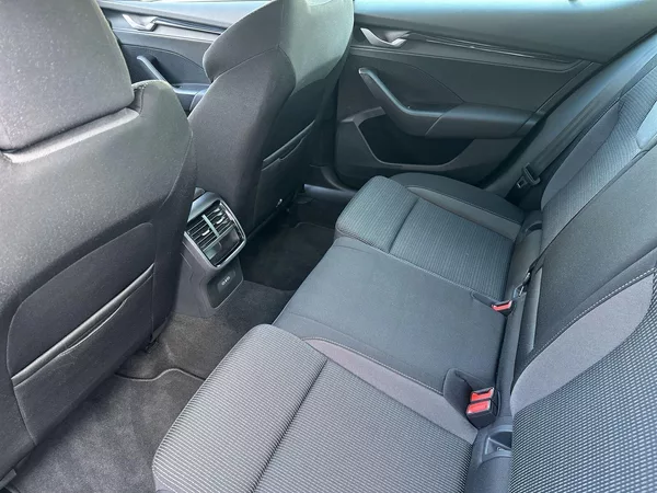 Škoda Octavia 1.5 TSI Selection - foto 8