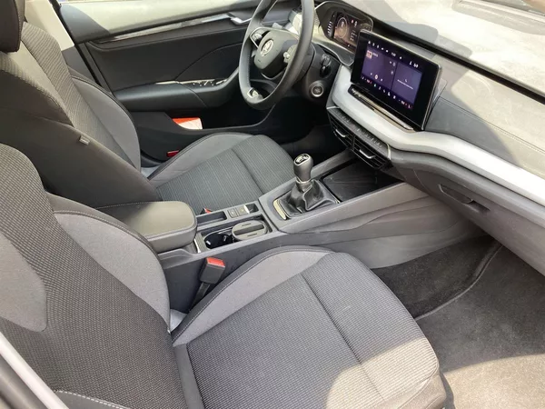 Škoda Octavia 1.5 TSI Selection - foto 10