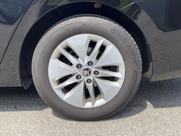Škoda Octavia 1.5 TSI Selection - foto 32