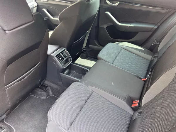 Škoda Octavia 1.5 TSI Selection - foto 9