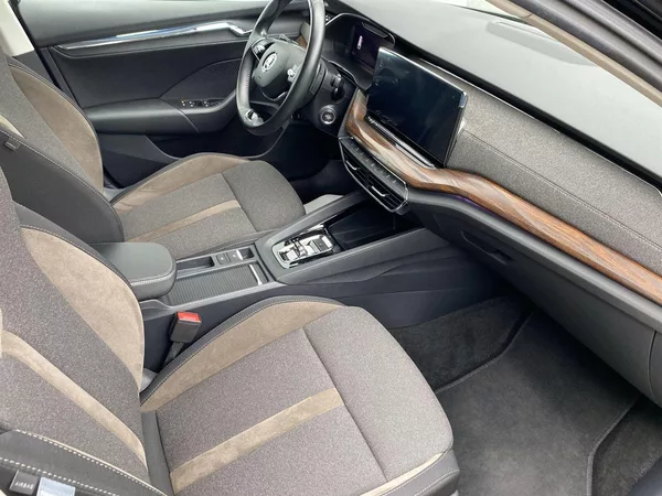 Škoda Octavia Combi 2.0 TDI DSG Scout - foto 10