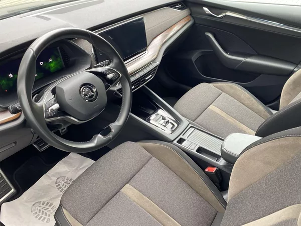 Škoda Octavia Combi 2.0 TDI DSG Scout - foto 8