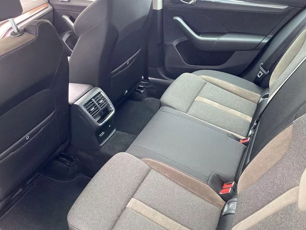 Škoda Octavia Combi 2.0 TDI DSG Scout - foto 9