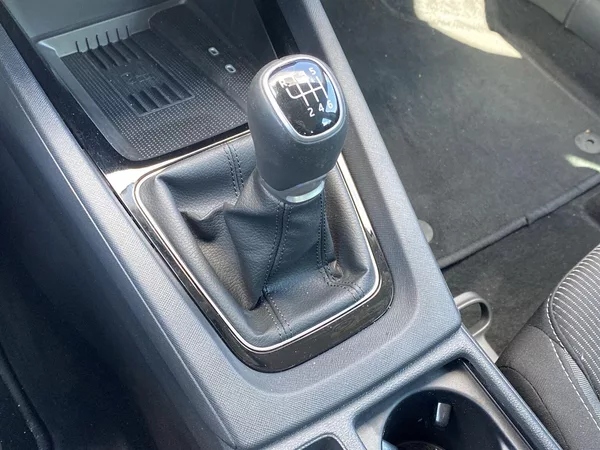 Škoda Octavia 1.5 TSI Selection - foto 25