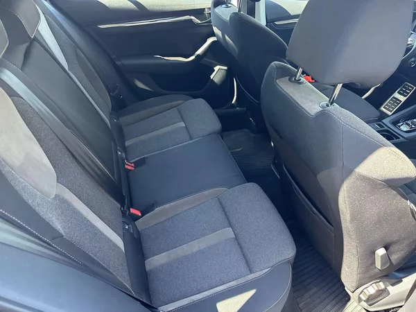 Škoda Octavia Combi 2.0 TDI 4x4 DSG Scout - foto 10
