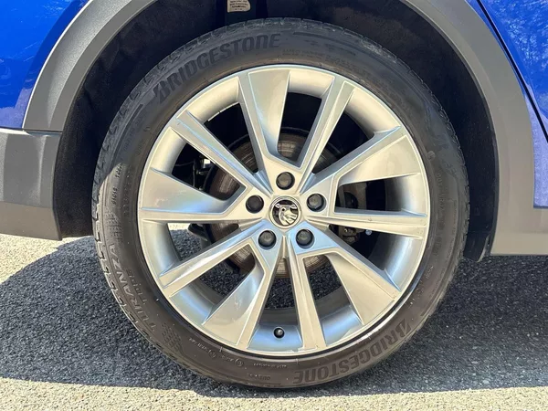 Škoda Octavia Combi 2.0 TDI 4x4 DSG Scout - foto 28