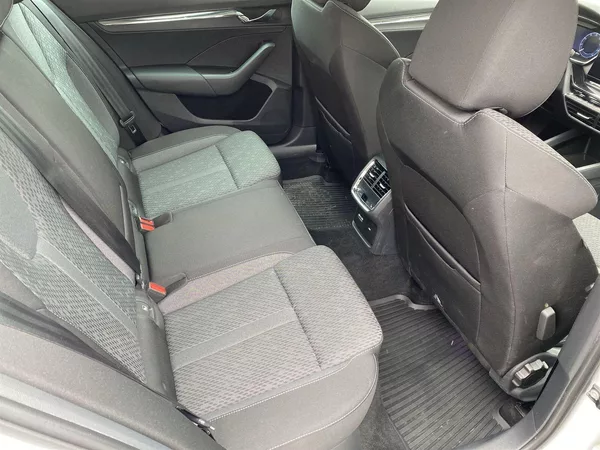 Škoda Octavia Combi 2.0 TDI 4x4 DSG Style+ - foto 10