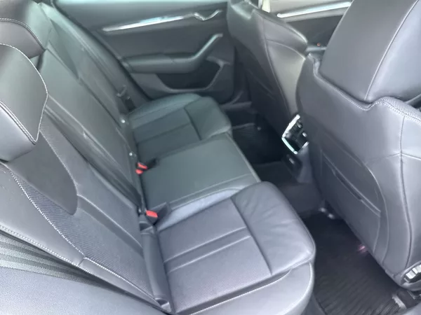 Škoda Octavia Combi 2.0 TDI DSG Style - foto 10