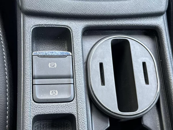Škoda Octavia Combi 2.0 TDI DSG Style - foto 24