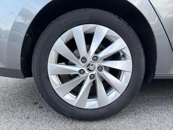 Škoda Octavia Combi 2.0 TDI DSG Style - foto 29