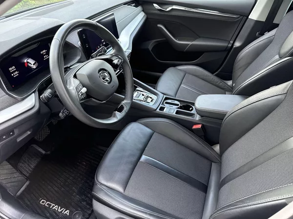 Škoda Octavia Combi 2.0 TDI DSG Style - foto 7