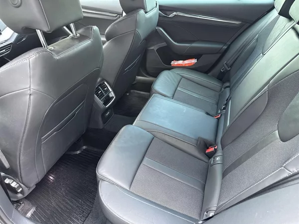 Škoda Octavia Combi 2.0 TDI DSG Style - foto 8