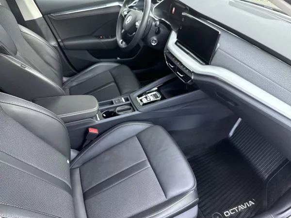 Škoda Octavia Combi 2.0 TDI DSG Style - foto 9