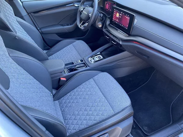 Škoda Octavia Combi 1.5 TSI M-HEV DSG Sportl - foto 8
