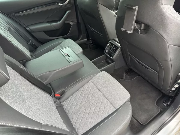 Škoda Octavia Combi 1.5 TSI M-HEV DSG Sportl - foto 10