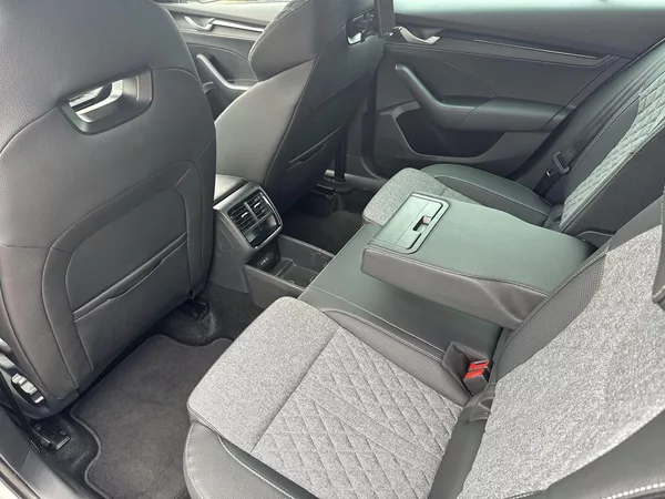 Škoda Octavia Combi 1.5 TSI M-HEV DSG Sportl - foto 8