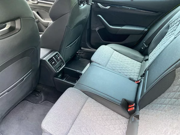 Škoda Octavia 1.5 TSI DSG SportLine - foto 9