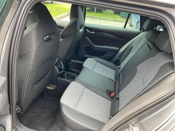 Škoda Octavia Combi 2.0 TSI 4x4 DSG SportLin - foto 8