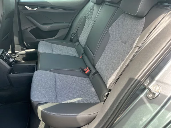 Škoda Octavia 1,5 TSI DSG Sportline - foto 11