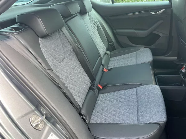 Škoda Octavia 1,5 TSI DSG Sportline - foto 13