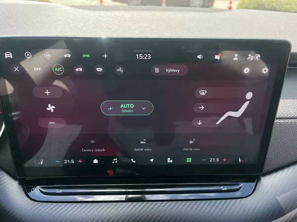 Škoda Octavia 1,5 TSI DSG Sportline - foto 17
