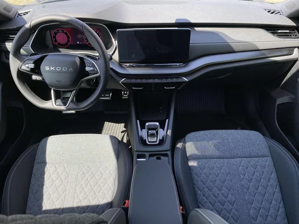 Škoda Octavia Combi 2,0 TDI 110 kW DSG Sport - foto 5