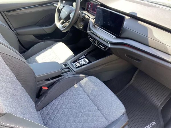 Škoda Octavia Combi 2,0 TDI 110 kW DSG Sport - foto 8