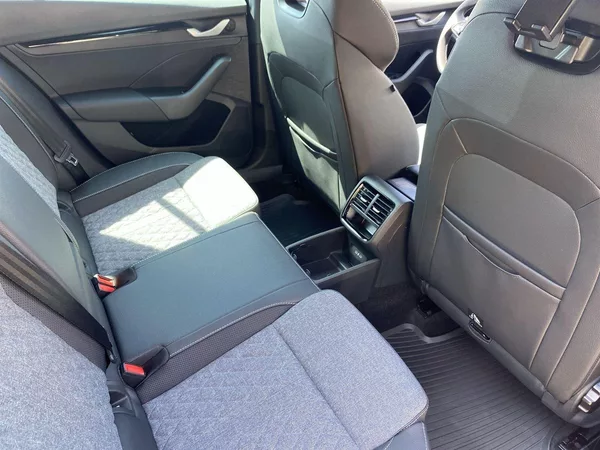 Škoda Octavia Combi 2,0 TDI 110 kW DSG Sport - foto 9
