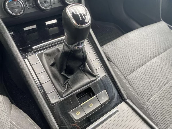 Škoda Superb Combi 2.0 TDI Ambition - foto 14