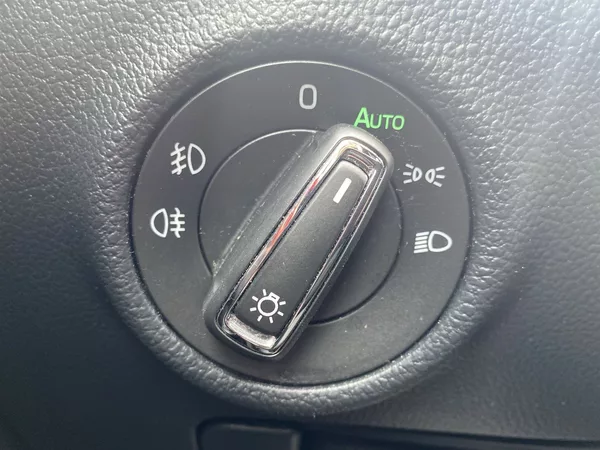 Škoda Superb Combi 2.0 TDI Ambition - foto 15