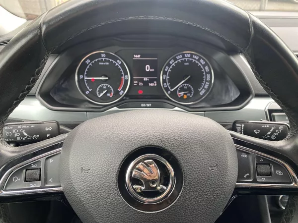 Škoda Superb Combi 2.0 TDI Ambition - foto 18