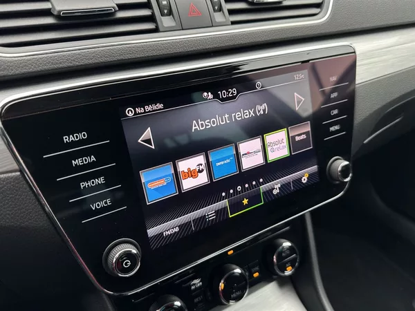 Škoda Superb Combi 2.0 TDI DSG Ambition - foto 11