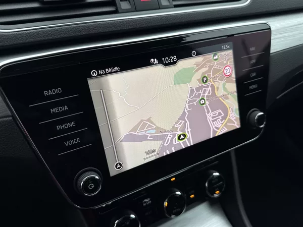 Škoda Superb Combi 2.0 TDI DSG Ambition - foto 12