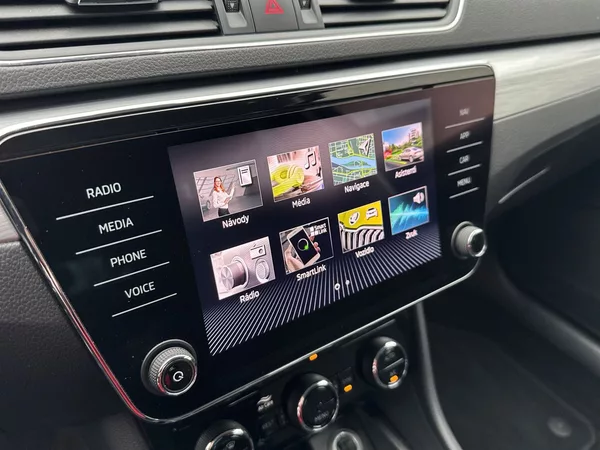 Škoda Superb Combi 2.0 TDI DSG Ambition - foto 13