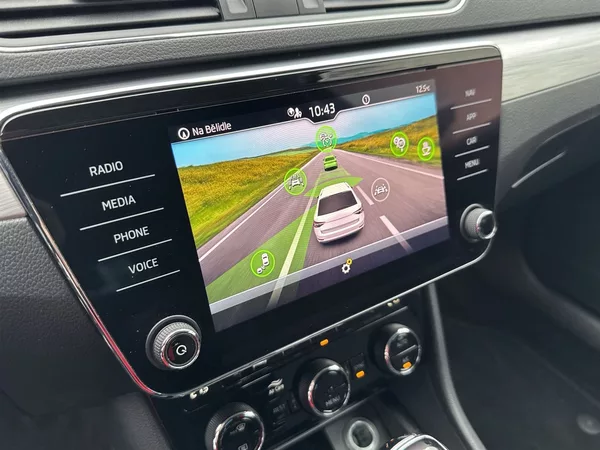 Škoda Superb Combi 2.0 TDI DSG Ambition - foto 14