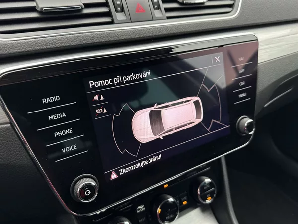 Škoda Superb Combi 2.0 TDI DSG Ambition - foto 15
