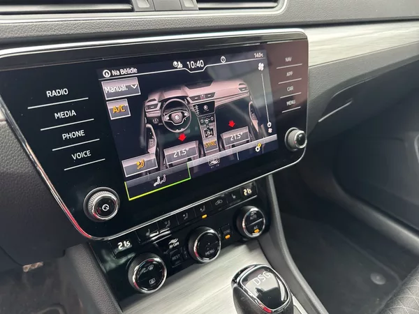 Škoda Superb Combi 2.0 TDI DSG Ambition - foto 16