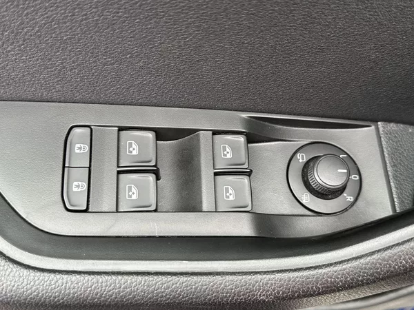 Škoda Superb Combi 2.0 TDI DSG Ambition - foto 17