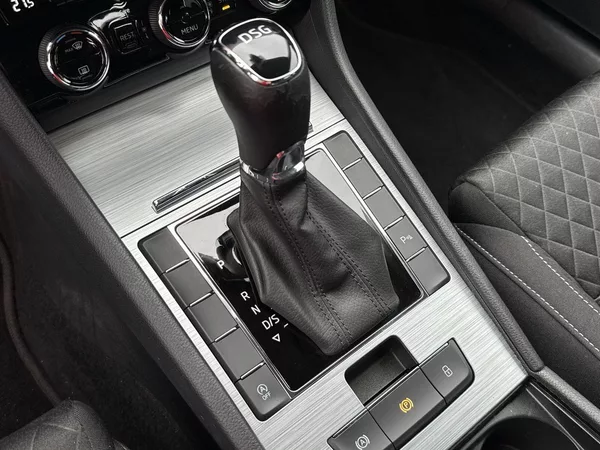 Škoda Superb Combi 2.0 TDI DSG Ambition - foto 23