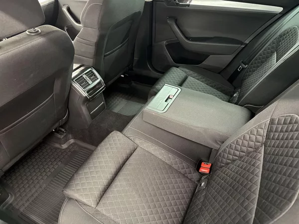 Škoda Superb Combi 2.0 TDI DSG Ambition - foto 8