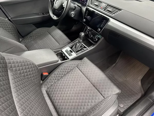 Škoda Superb Combi 2.0 TDI DSG Ambition - foto 9