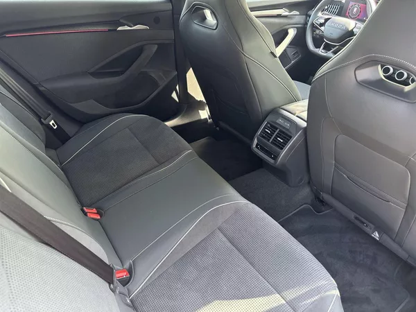 Škoda Superb Combi 2.0 TDI 4x4 DSG Sportlin - foto 10