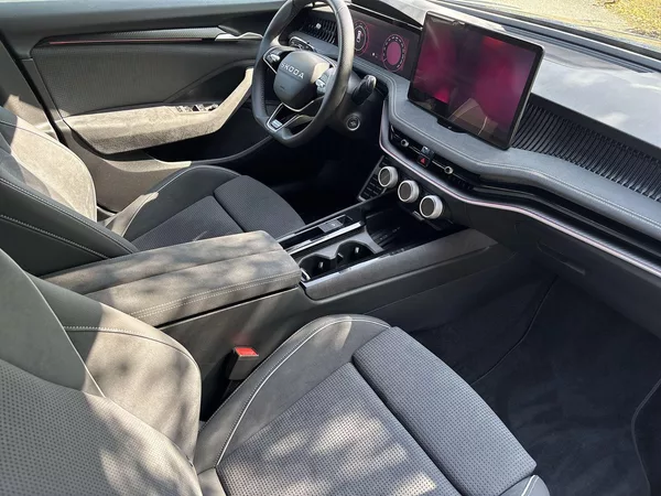 Škoda Superb Combi 2.0 TDI 4x4 DSG Sportlin - foto 9