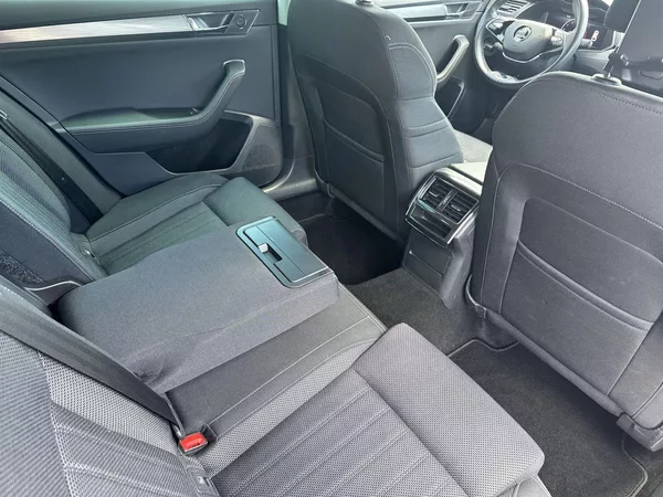Škoda Superb Combi 2.0 TDI DSG Style - foto 10