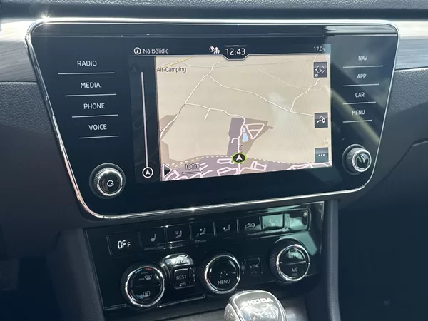 Škoda Superb Combi 2.0 TDI DSG Style - foto 17