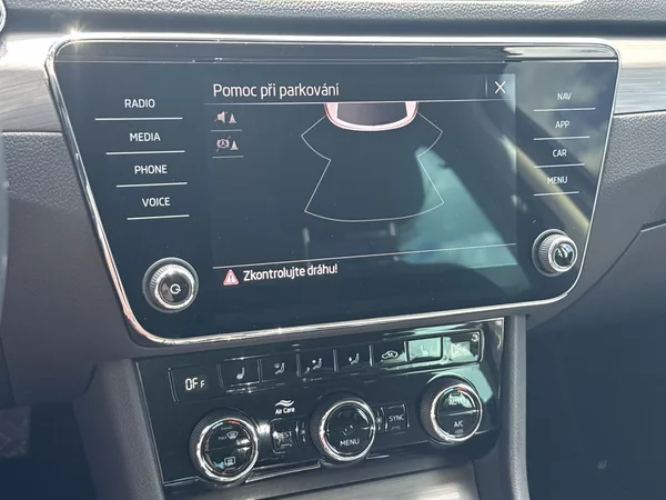 Škoda Superb Combi 2.0 TDI DSG Style - foto 18